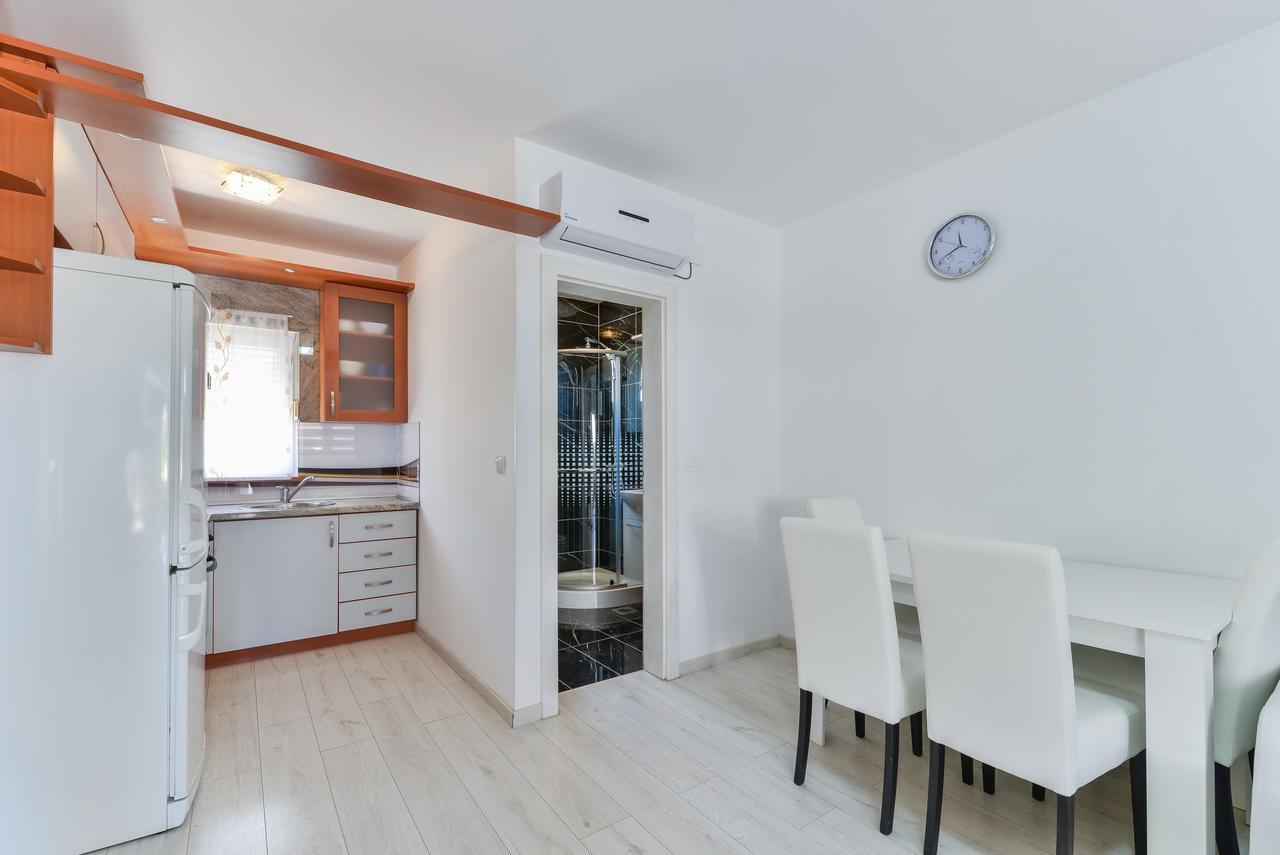 Apartments Lucica Вир Екстериор снимка