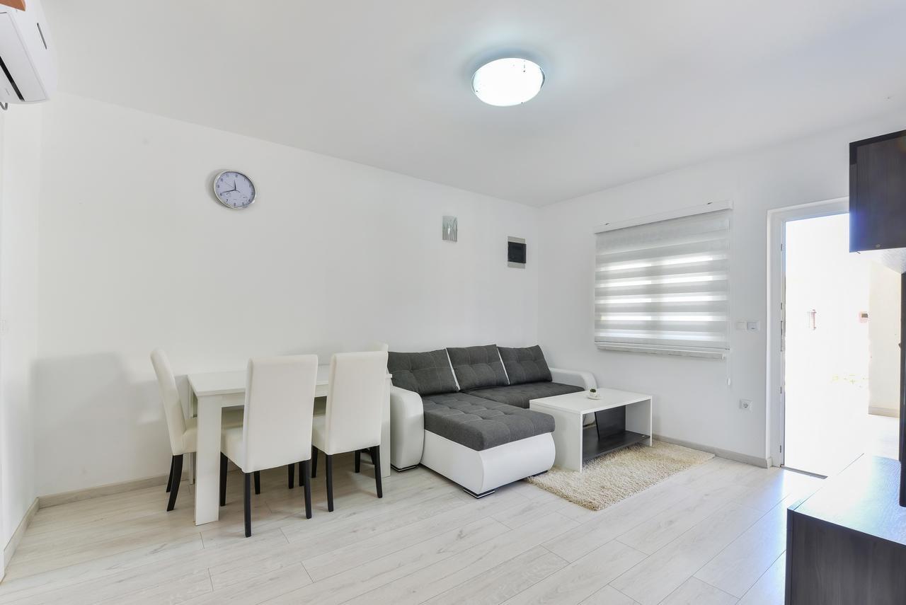Apartments Lucica Вир Екстериор снимка