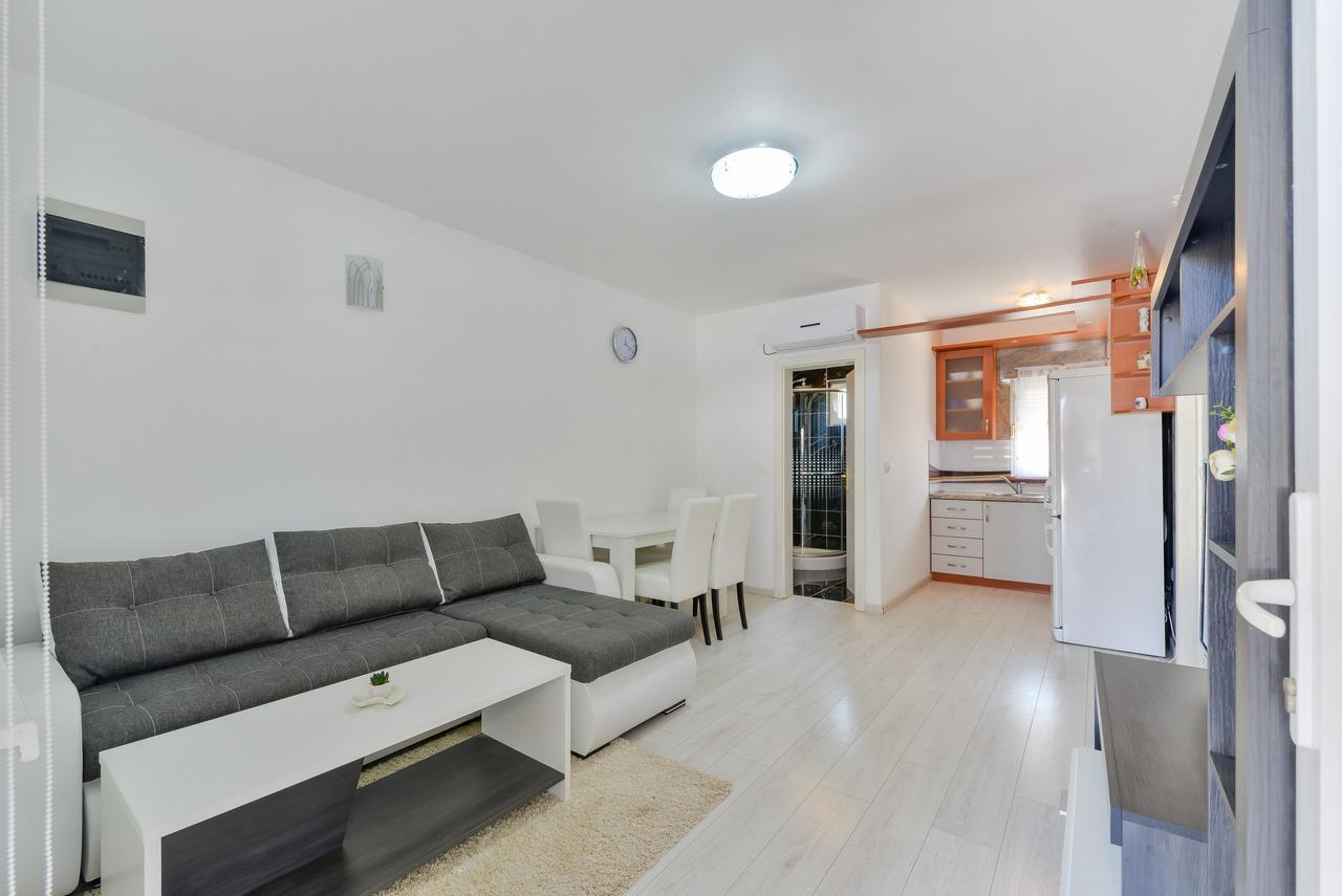 Apartments Lucica Вир Екстериор снимка