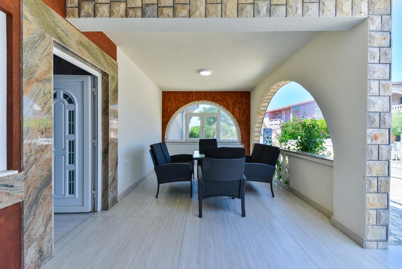 Apartments Lucica Вир Екстериор снимка