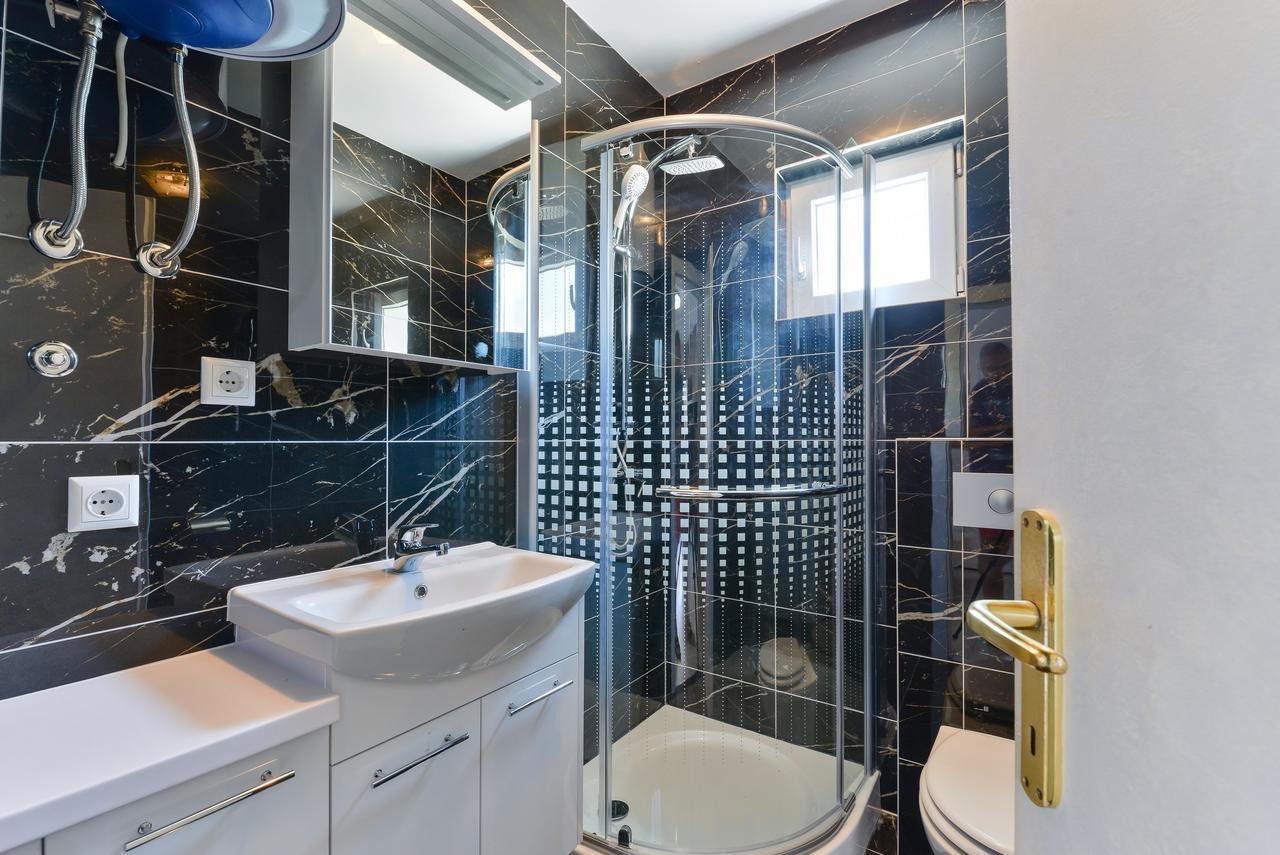 Apartments Lucica Вир Екстериор снимка