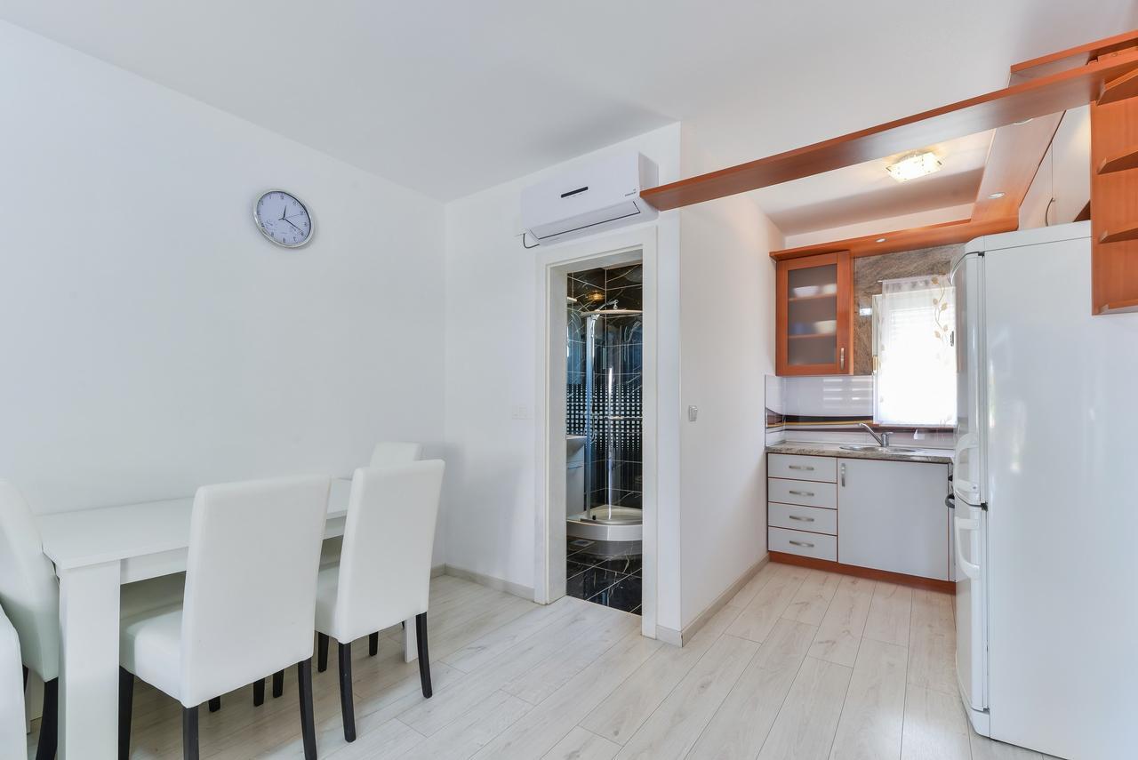 Apartments Lucica Вир Екстериор снимка