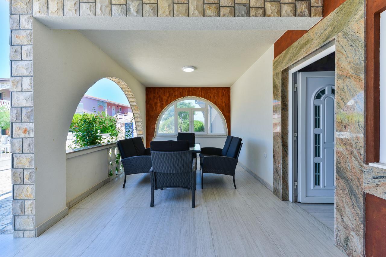 Apartments Lucica Вир Екстериор снимка