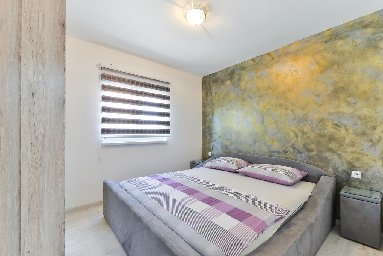 Apartments Lucica Вир Екстериор снимка