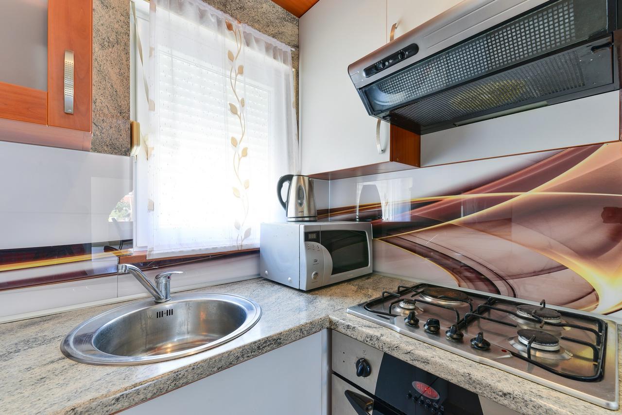 Apartments Lucica Вир Екстериор снимка