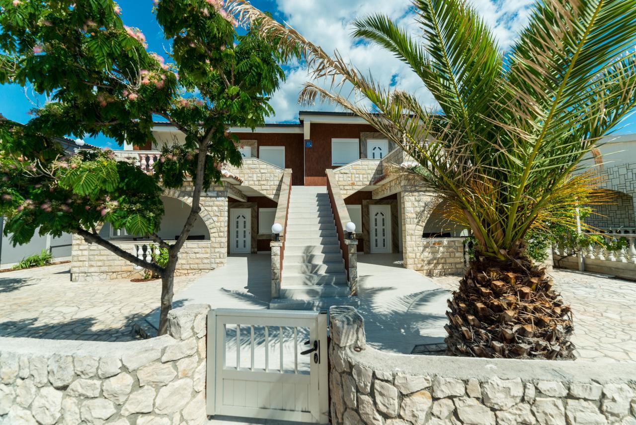 Apartments Lucica Вир Екстериор снимка