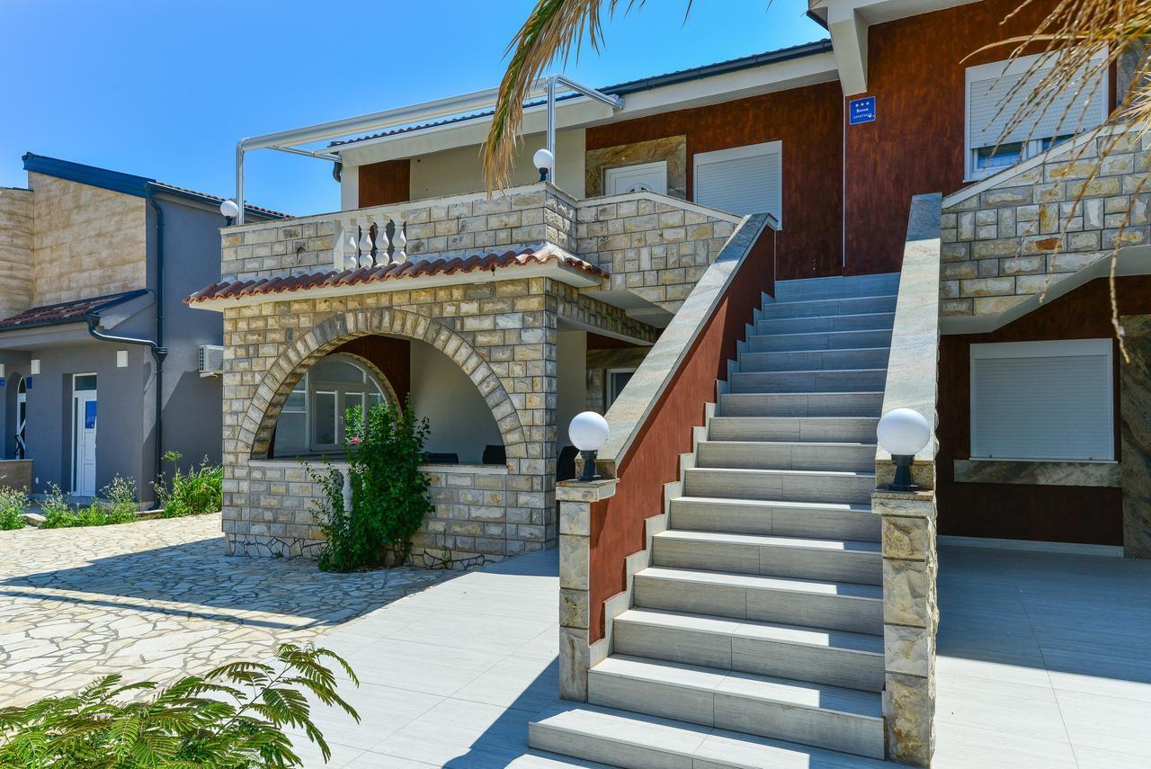 Apartments Lucica Вир Екстериор снимка